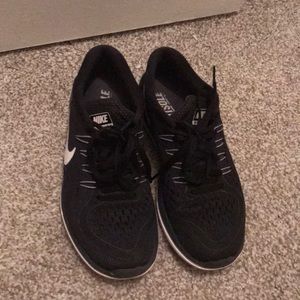 Black nike shoes